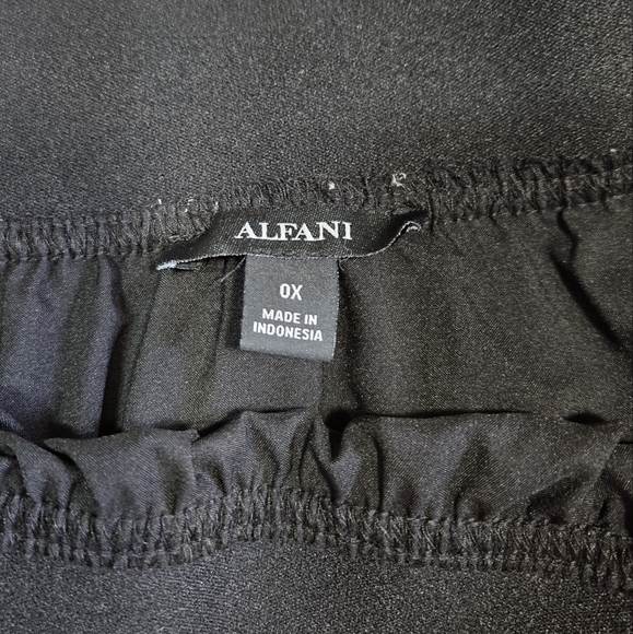 Black and White Alfani Pleated Floral Skirt Size 0X - Picture 6 of 8